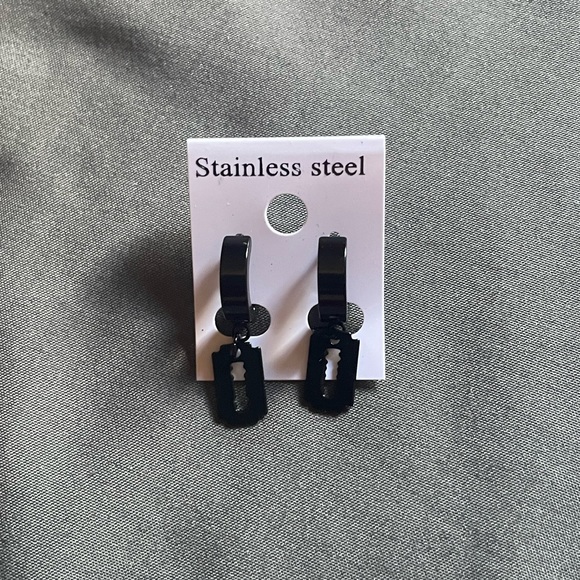 Razor blade earrings - Picture 1 of 2